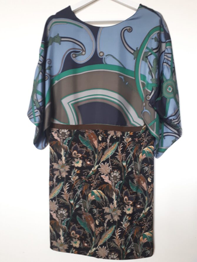 Robe Hermès d'après le foulard Washington Carriage. – Image 7