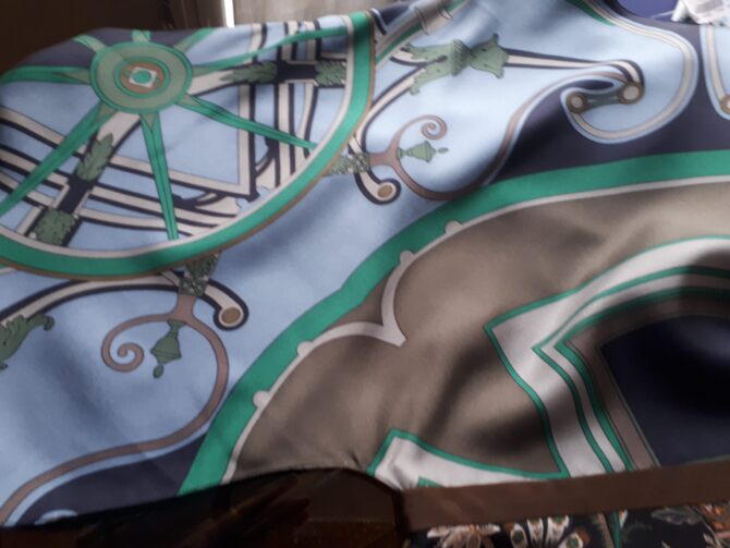 Robe Hermès d'après le foulard Washington Carriage. – Image 11