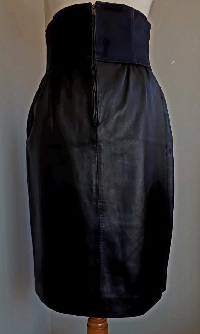 Jupe Yves Saint Laurent rive gauche en agneau plongé – Image 2