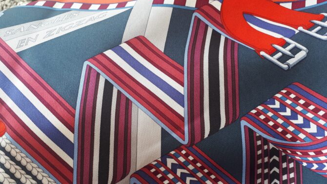 Carré Hermès Sangles en zigzag par Virginie Jamin 2017 Etat neuf, livrée dans sa boîte – Image 9