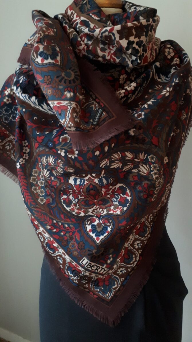 Châle Cacharel Liberty en étamine de laine – Image 4