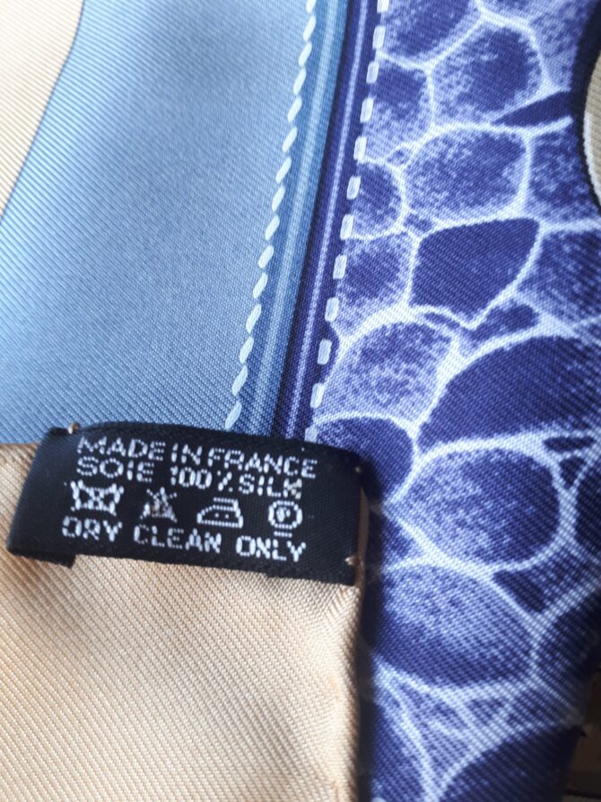 Carré Hermès Tout cuir par Cathy Latham 2002 – Image 8