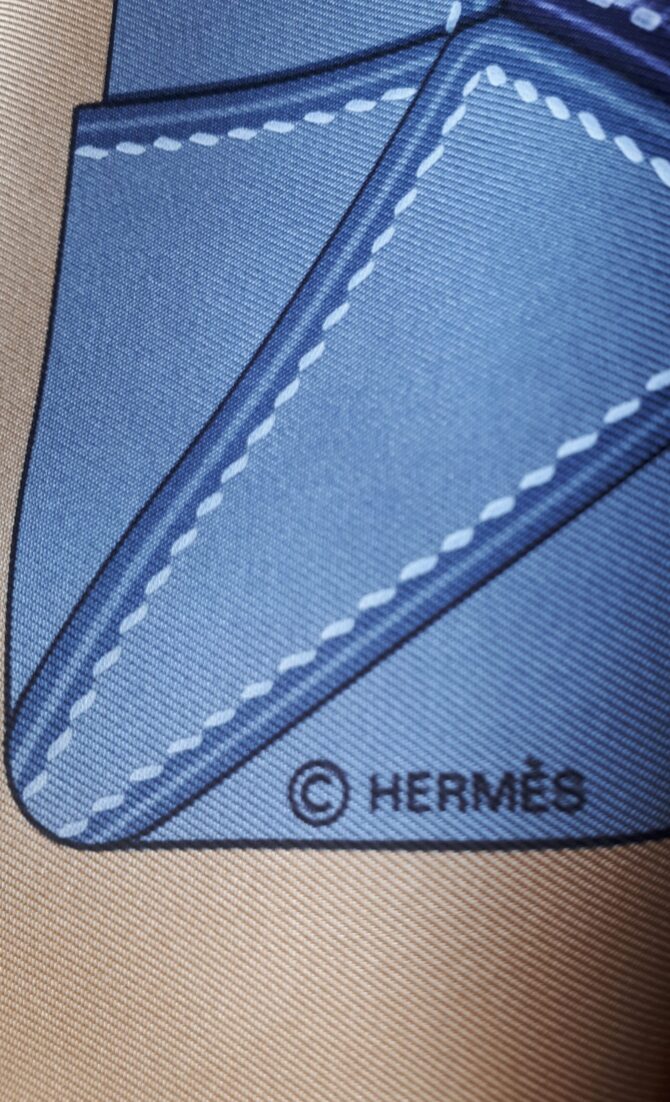 Carré Hermès Tout cuir par Cathy Latham 2002 – Image 9