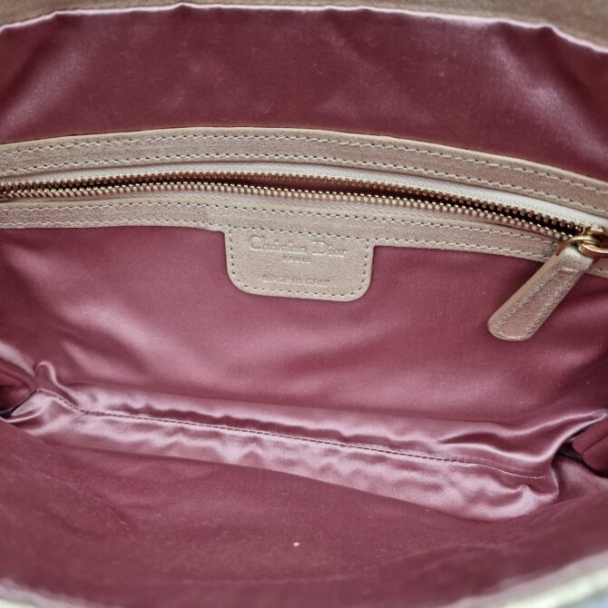 Sac pochette Christian Dior en cuir matelassé doré – Image 7
