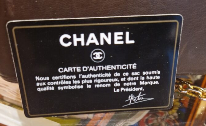 Sac Chanel Timeless en cuir matelassé – Image 9