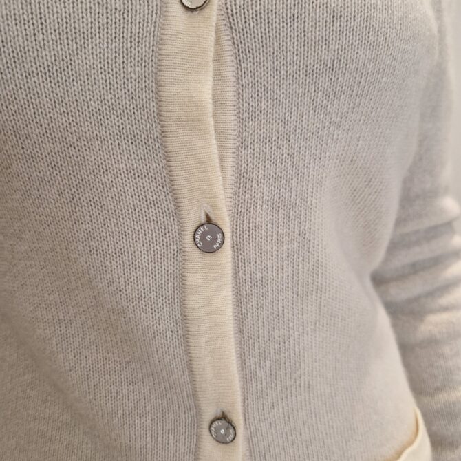 Gilet Chanel années 90 en cachemire – Image 9