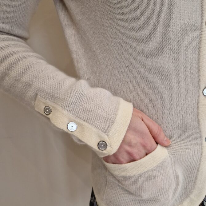 Gilet Chanel années 90 en cachemire – Image 8