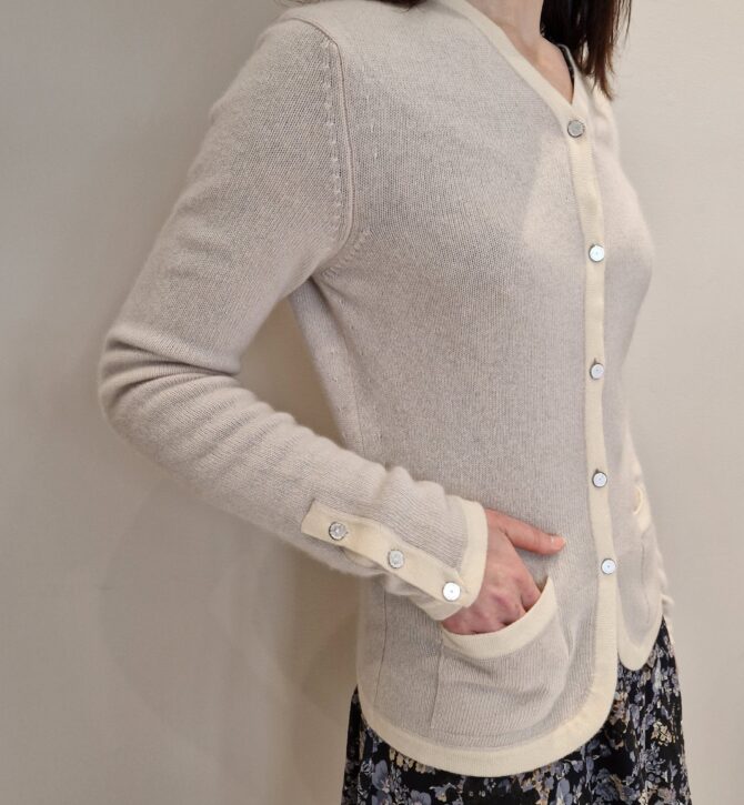 Gilet Chanel années 90 en cachemire – Image 7