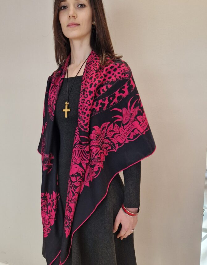 Châle Hermès Cachemire & soie Jungle love par Robert Dallet – Image 3