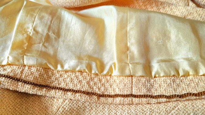 Veste longue  Chanel années 90 en tweed jaune – Image 8