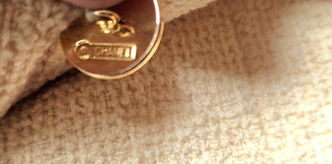 Veste longue  Chanel années 90 en tweed jaune – Image 10
