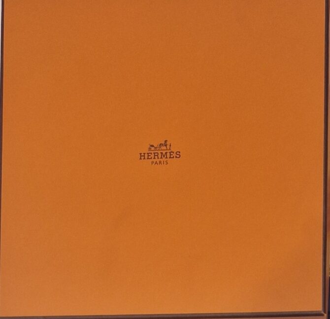 Charme des plages normandes carré Hermès par Loic Dubigeon 1999 à l'état neuf , livré dans sa boîte – Image 2