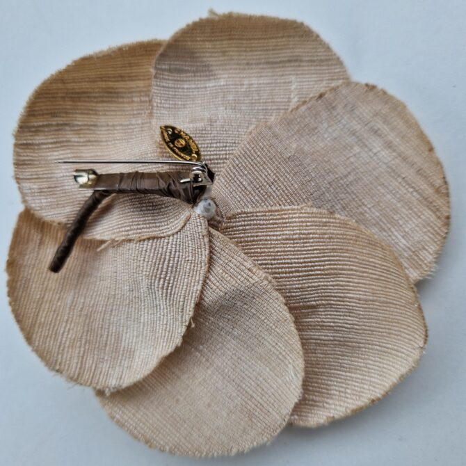 Broche Camélia Chanel Etat neuf – Image 6