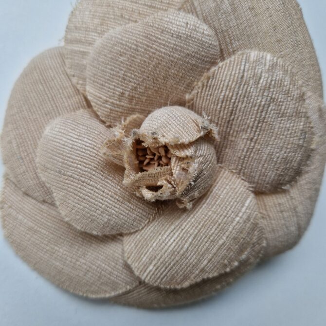 Broche Camélia Chanel Etat neuf – Image 4