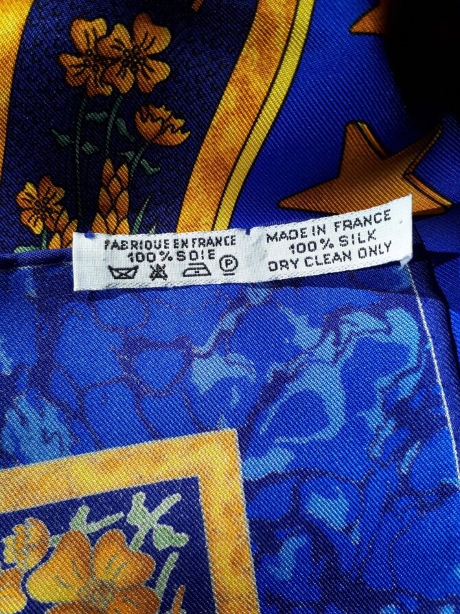 Carré Hermès Carpe Diem,  foulard en soie par Joachim Metz 1984 Livré dans sa boîte. – Image 8