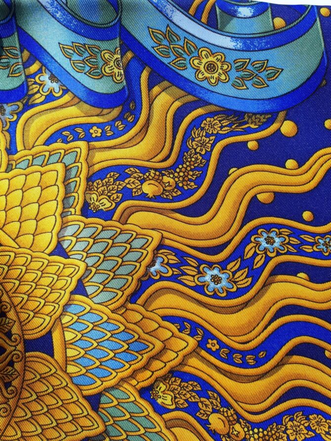 Carré Hermès Carpe Diem,  foulard en soie par Joachim Metz 1984 Livré dans sa boîte. – Image 5