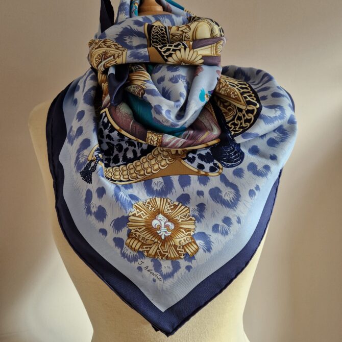 Carré Hermès Casques et plumets par Julia Abadie 1989 – Image 2