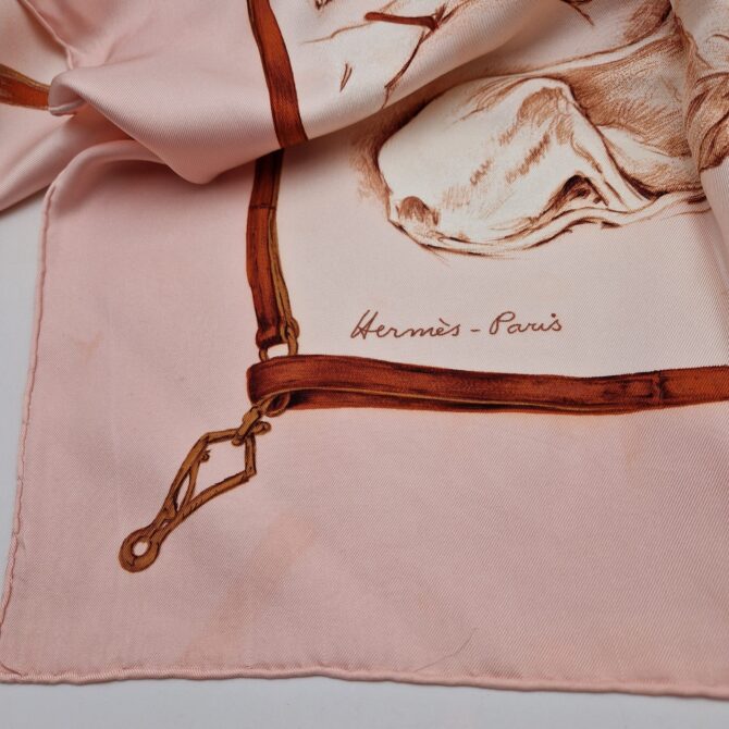 Carré Hermès soie Les lévriers par Xavier de Poret – Image 5