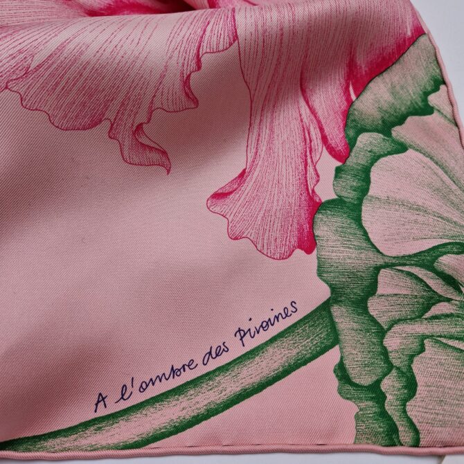 Carré Hermès A l'ombre des pivoines par Octave Marsal et Théo de Gueltz 2019 – Image 6