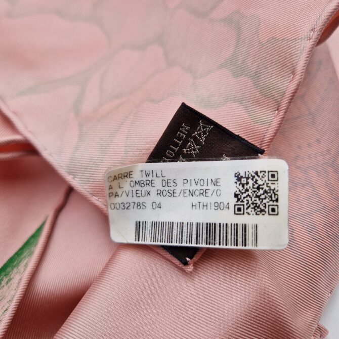 Carré Hermès A l'ombre des pivoines par Octave Marsal et Théo de Gueltz 2019 – Image 5