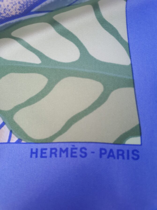 Les perroquets carré Hermès ,  foulard en soie, détail du carré les perroquets publié en 2001 – Image 6