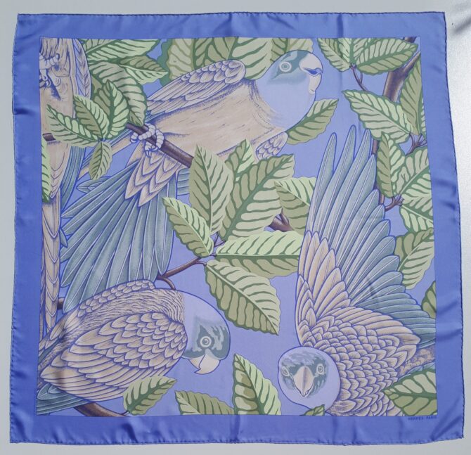 Les perroquets carré Hermès ,  foulard en soie, détail du carré les perroquets publié en 2001