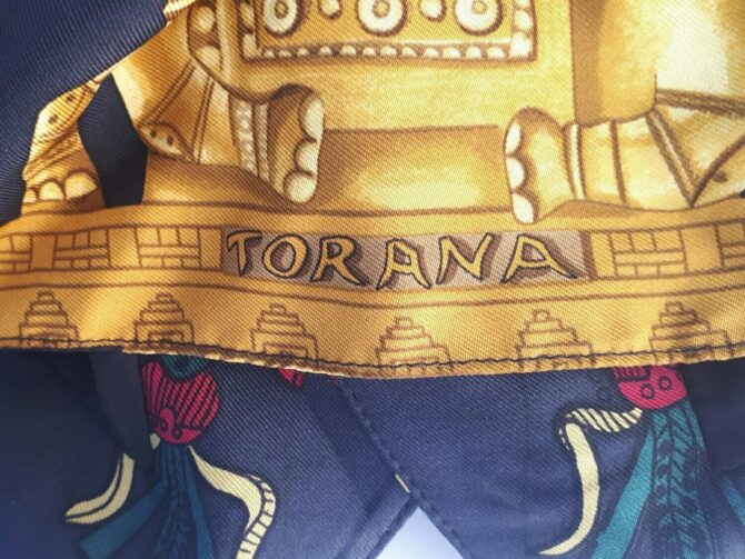 Rare Gilet Hermès Soie d 'après le carré Hermès Torana – Image 3