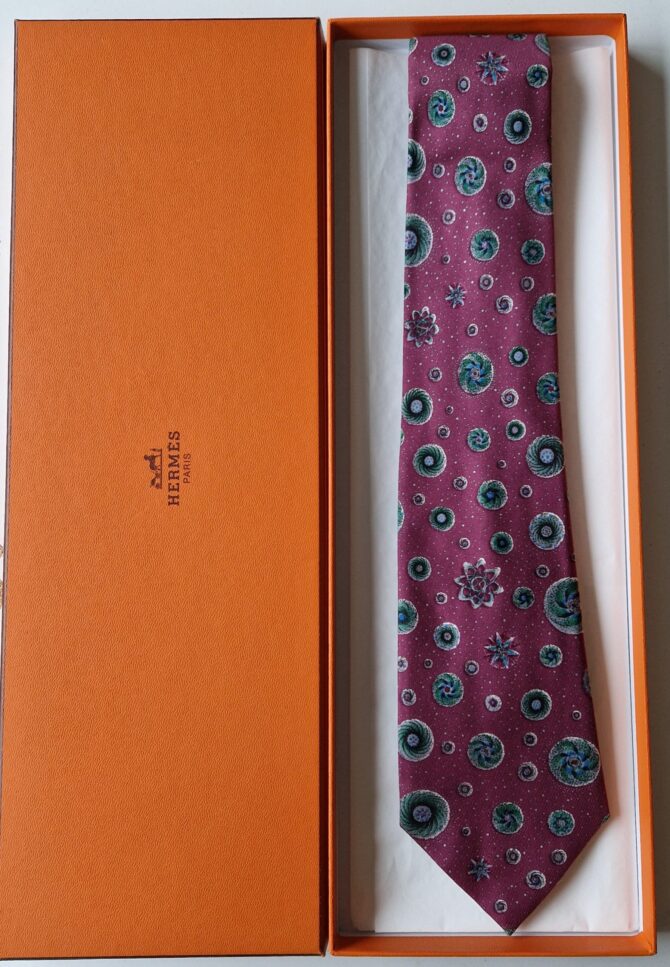 Rare cravate Hermès motifs feux d'artifice – Image 8