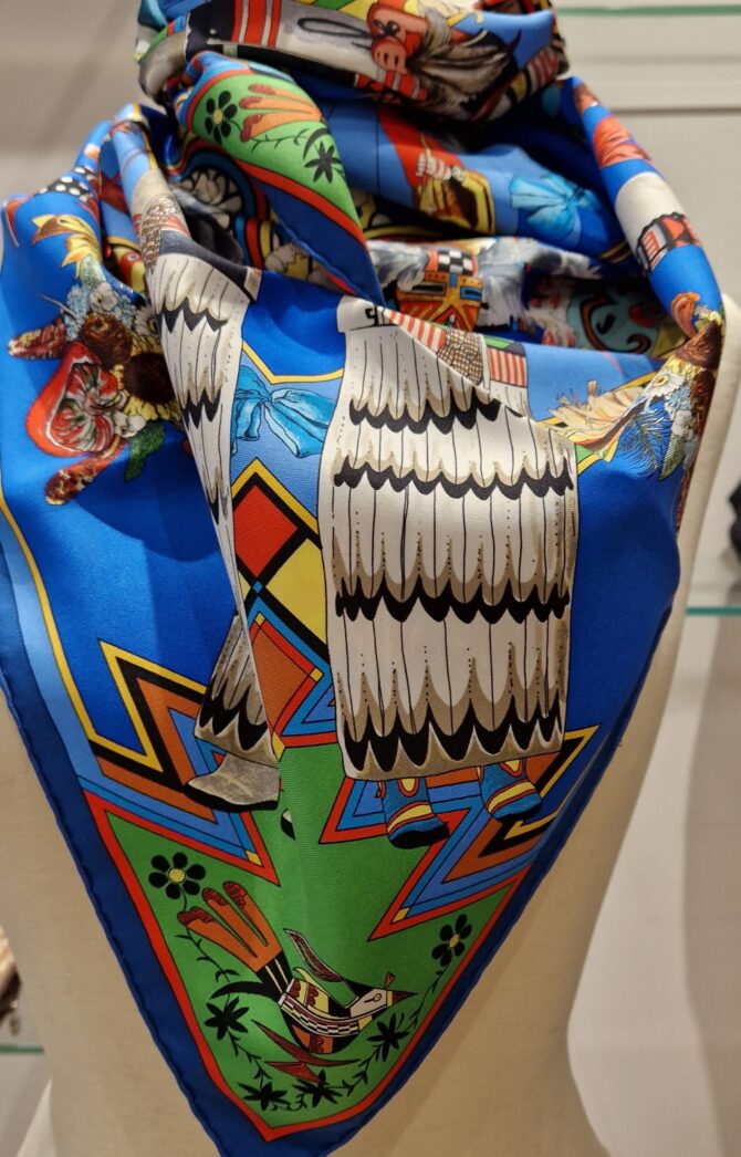 Carré Hermès Kachinas par Kermit Oliver – Image 3