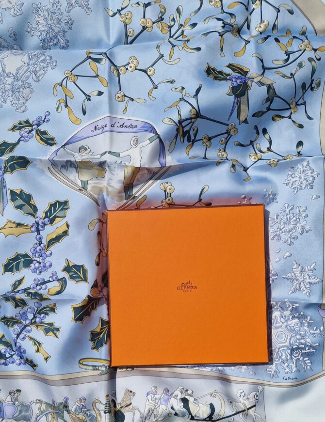 Carré Hermès Neige d'Antan par Caty Latham