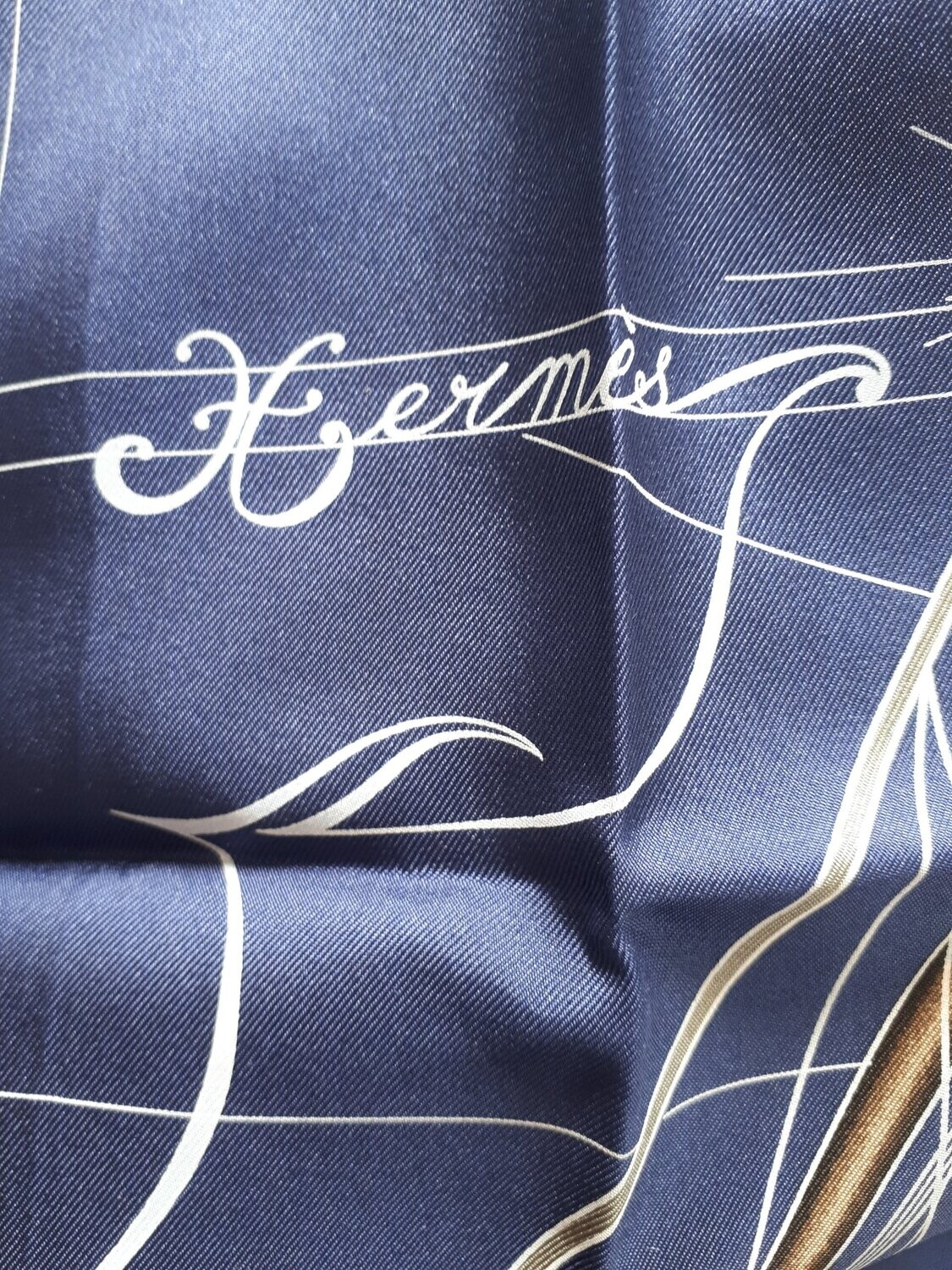 Carré en soie La musique des sphères par Zoe Pauwels – Image 3