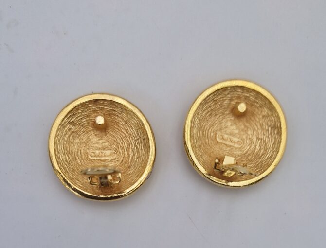 Boucles  d'oreilles Christian Dior ornées des initiales CD – Image 4