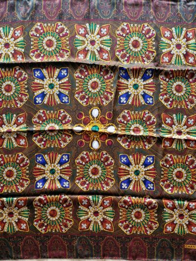 Foulard Chanel en soie thème bijoux