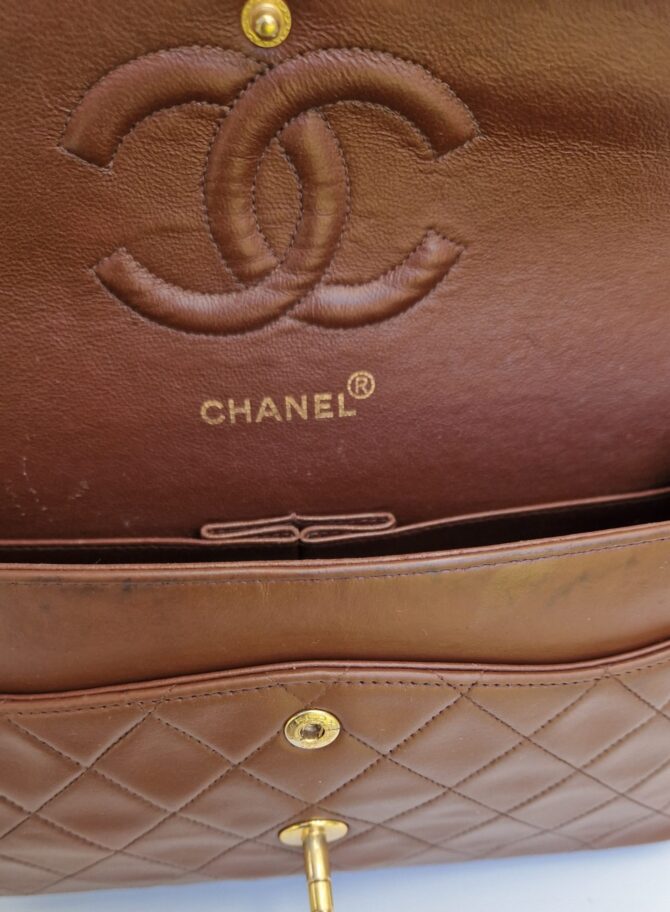 Sac Chanel Timeless Vintage en cuir matelassé – Image 9