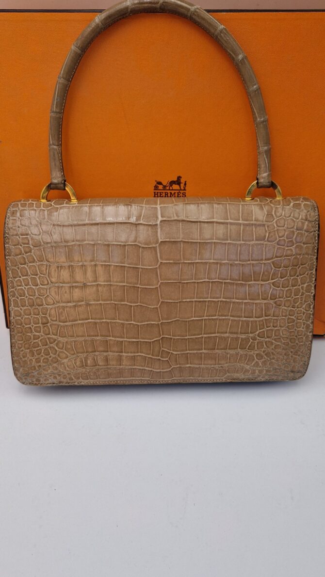 Sac  Hermès modèle Ring  en crocodile beige des années 70 – Image 3
