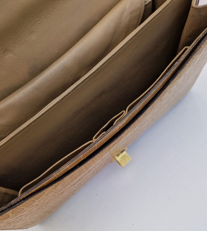 Sac  Hermès modèle Ring  en crocodile beige des années 70 – Image 5