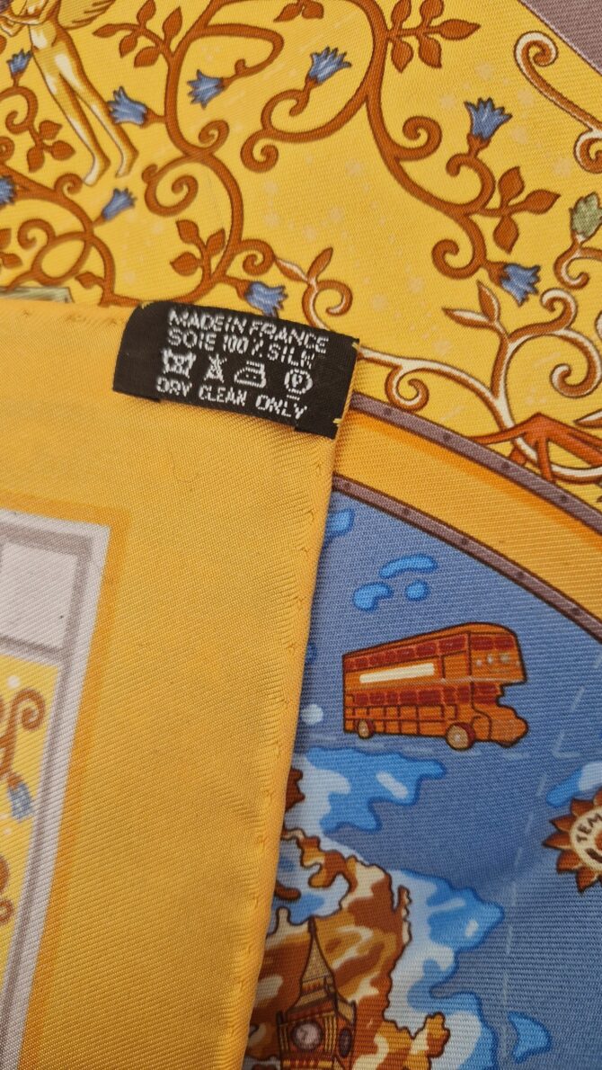 Pochette Hermès en soie www.hermes.com par Christine Henry – Image 7