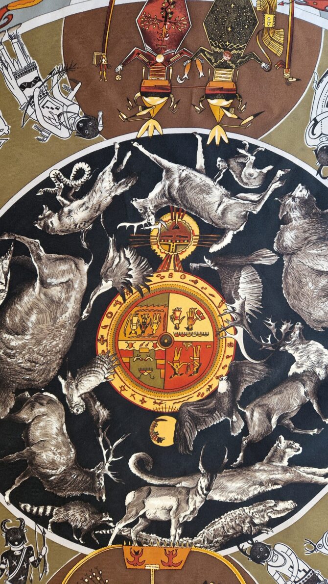 La mythologie des hommes rouges Carré Hermès par Kermit Oliver – Image 3