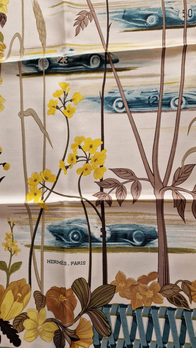 LES BOLIDES Hermès, rare foulard en soie à l'état neuf. Année 1967 – Image 3