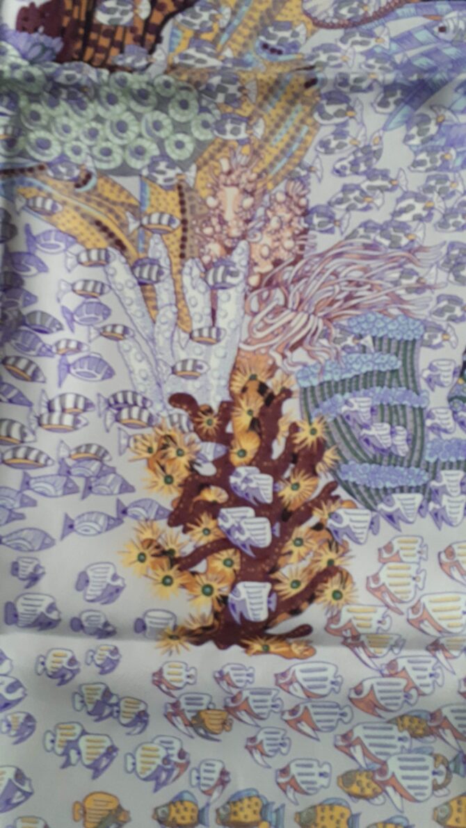 Carré Hermès Rencontre océane   par Annie Faivre soie , livré dans sa boîte – Image 7