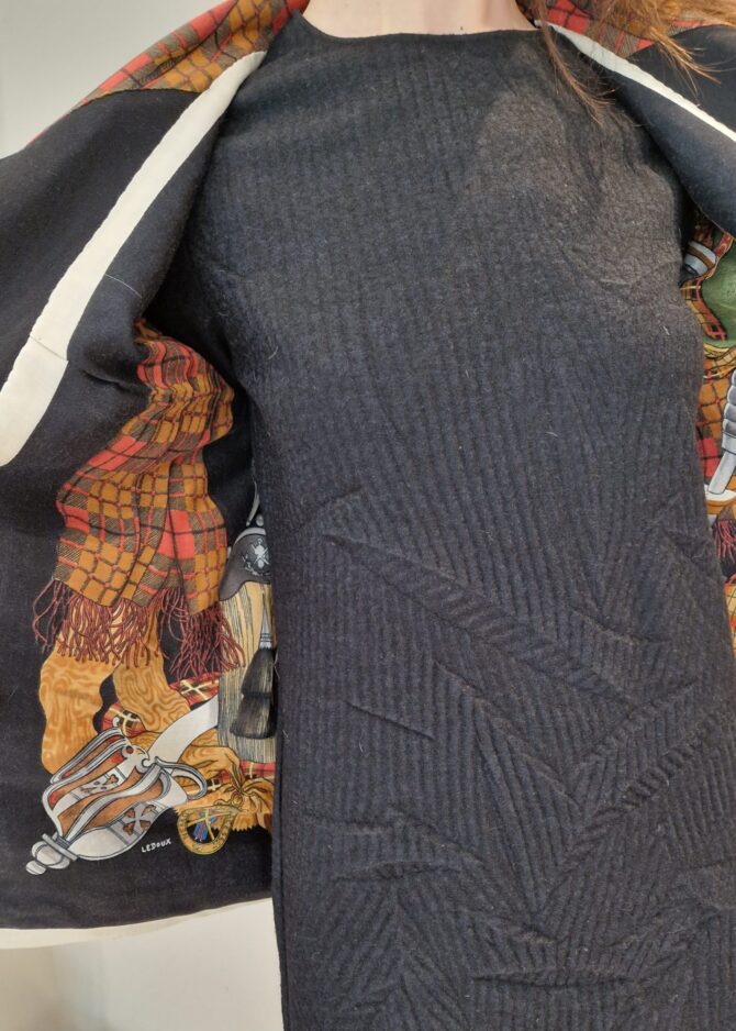 Veste  Hermès vintage d'après le carré Scotland par Ledoux – Image 8