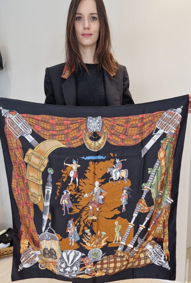 Veste  Hermès vintage d'après le carré Scotland par Ledoux – Image 9
