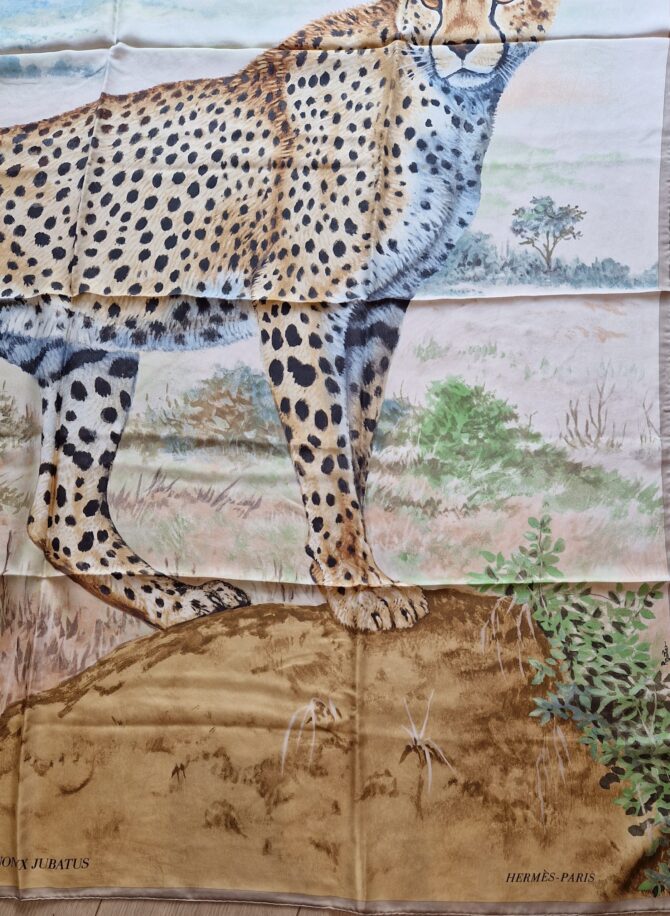 Châle en soie plume ou summertwill Le guépard par Robert Dallet – Image 4