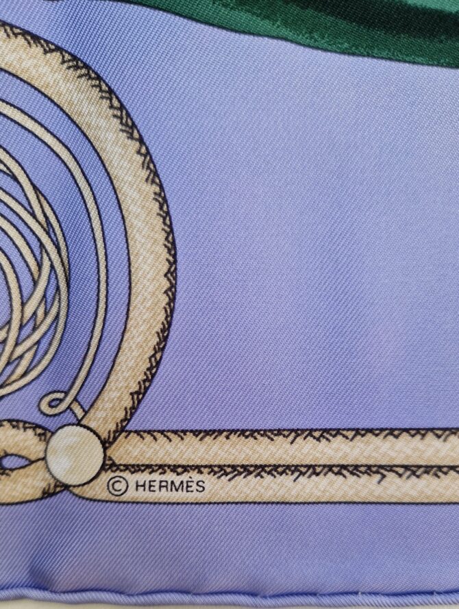 Pochette Hermès en soie Carré Hermès 45 cm soie Brandebourg par Joachim Metz édité en 1972 – Image 6
