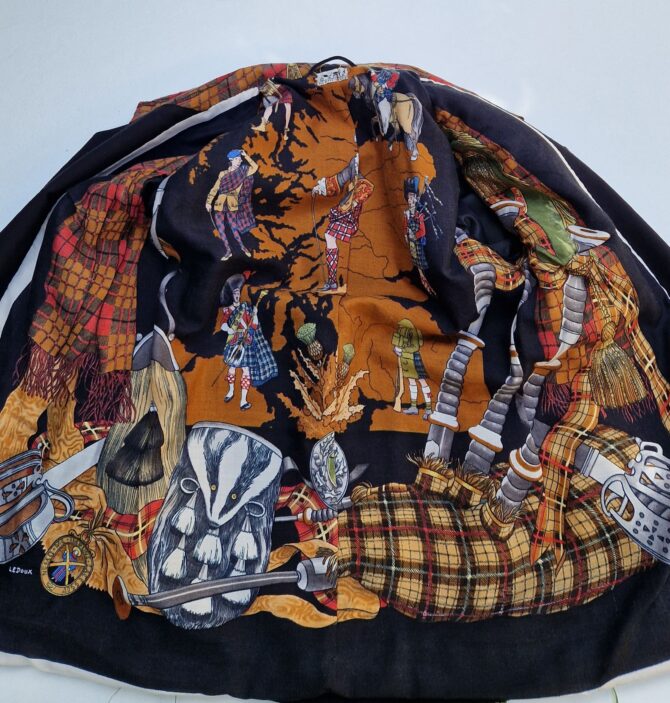 Veste  Hermès vintage d'après le carré Scotland par Ledoux – Image 2