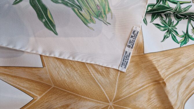 Carré Hermès Passiflores par Valérie Dawlat Dumoulin 1996 – Image 6