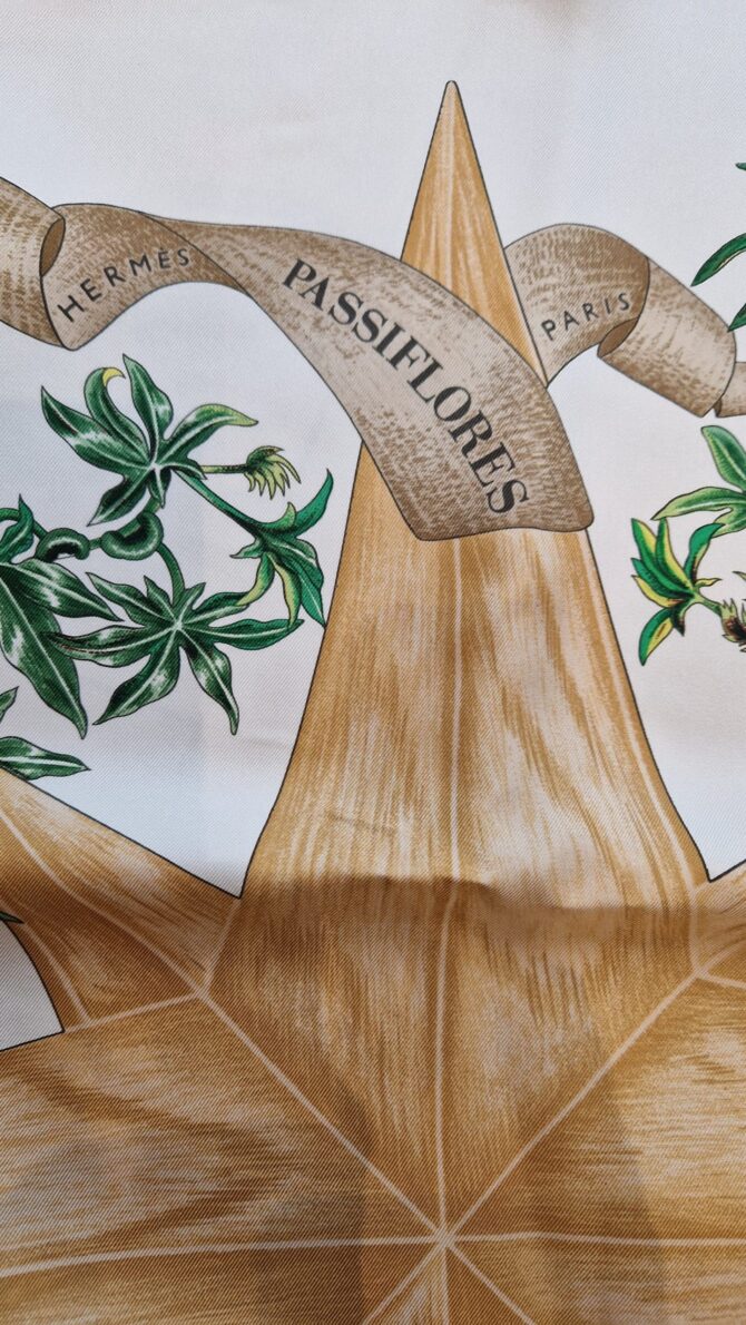 Carré Hermès Passiflores par Valérie Dawlat Dumoulin 1996 – Image 5