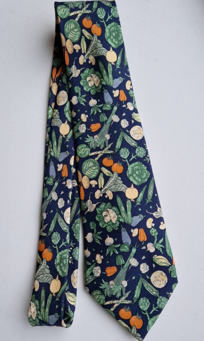 Cravate en soie vintage Hermès Les légumes du potager – Image 2