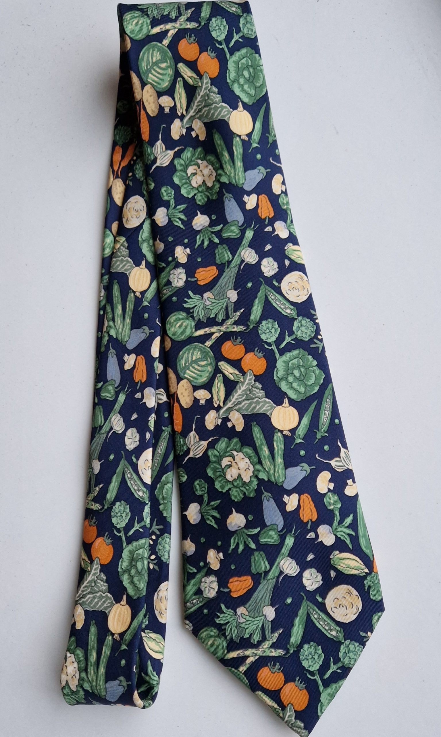 Cravate en soie vintage Hermès Les légumes du potager – Image 2