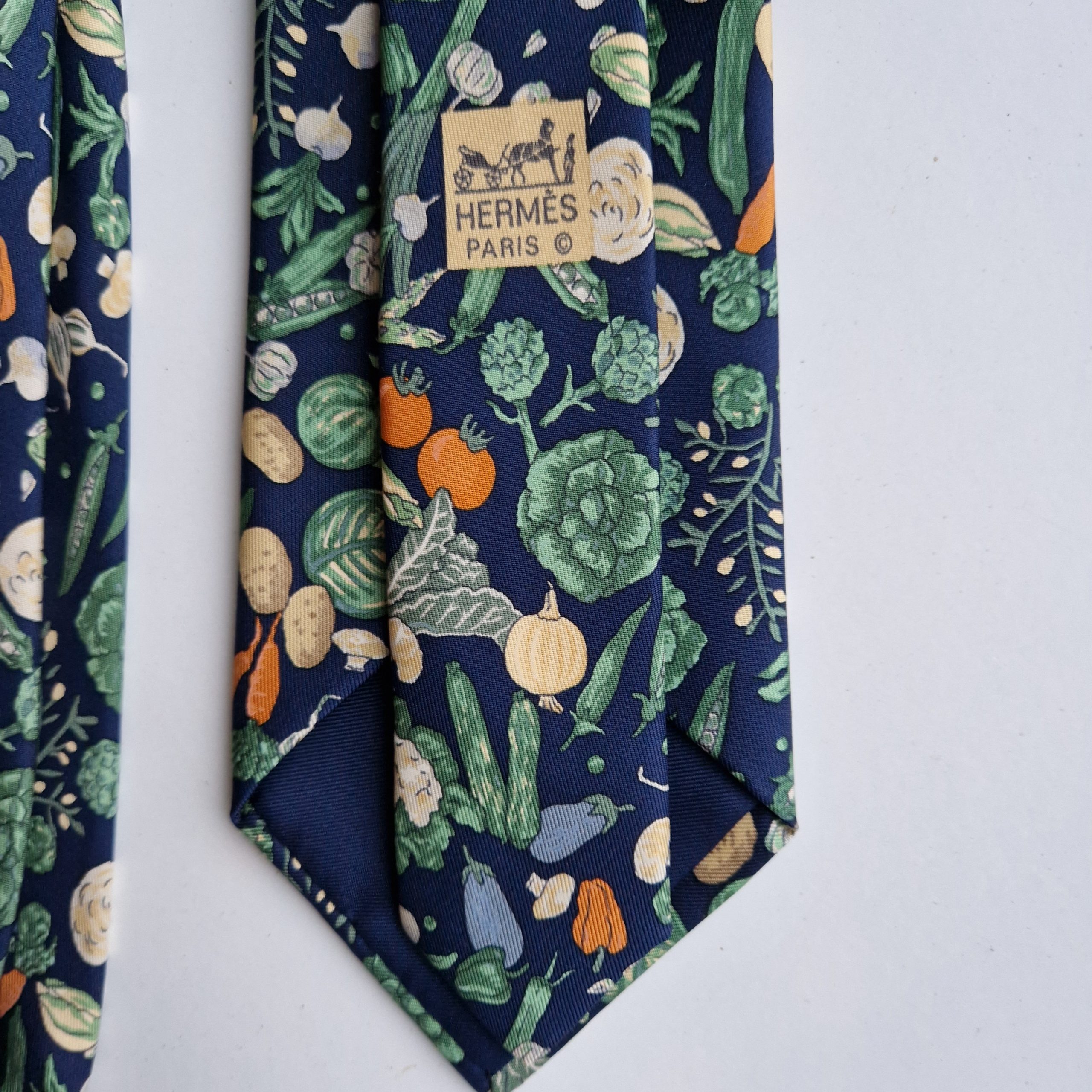 Cravate en soie vintage Hermès Les légumes du potager – Image 4